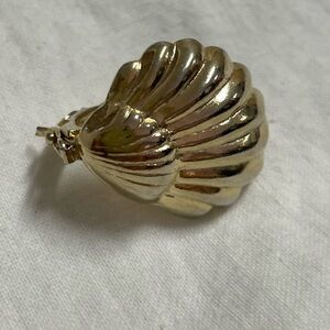 Vintage gold tone Clamshell scarf holder/twist bead strand clasp safety lock